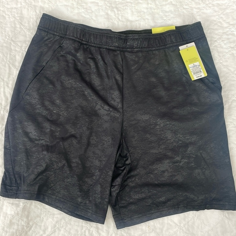 NWT All in Motion Men's Sport Shorts 8.25" Black leather look print size Large